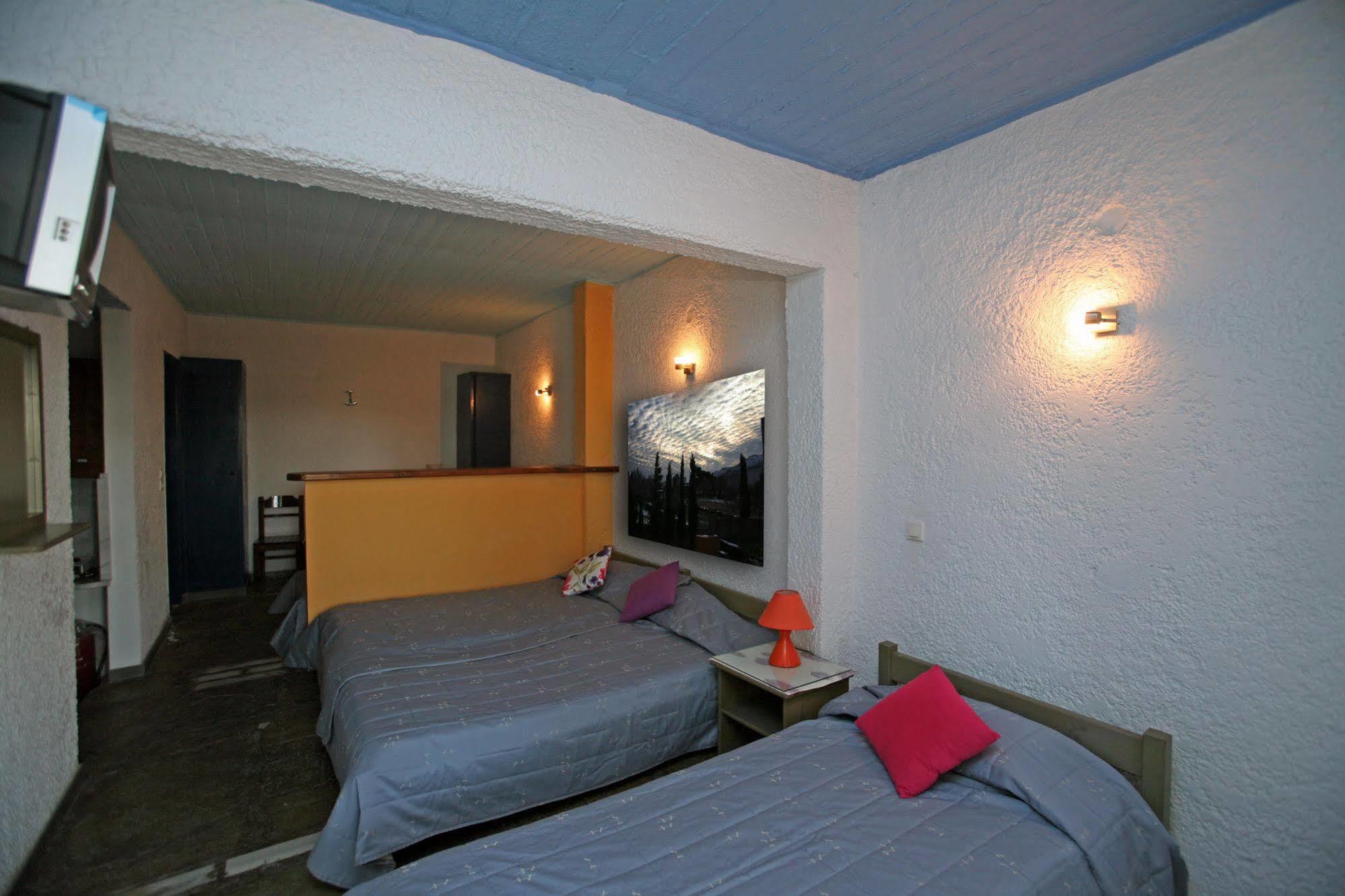 St George Studios & Apartments バトシ エクステリア 写真